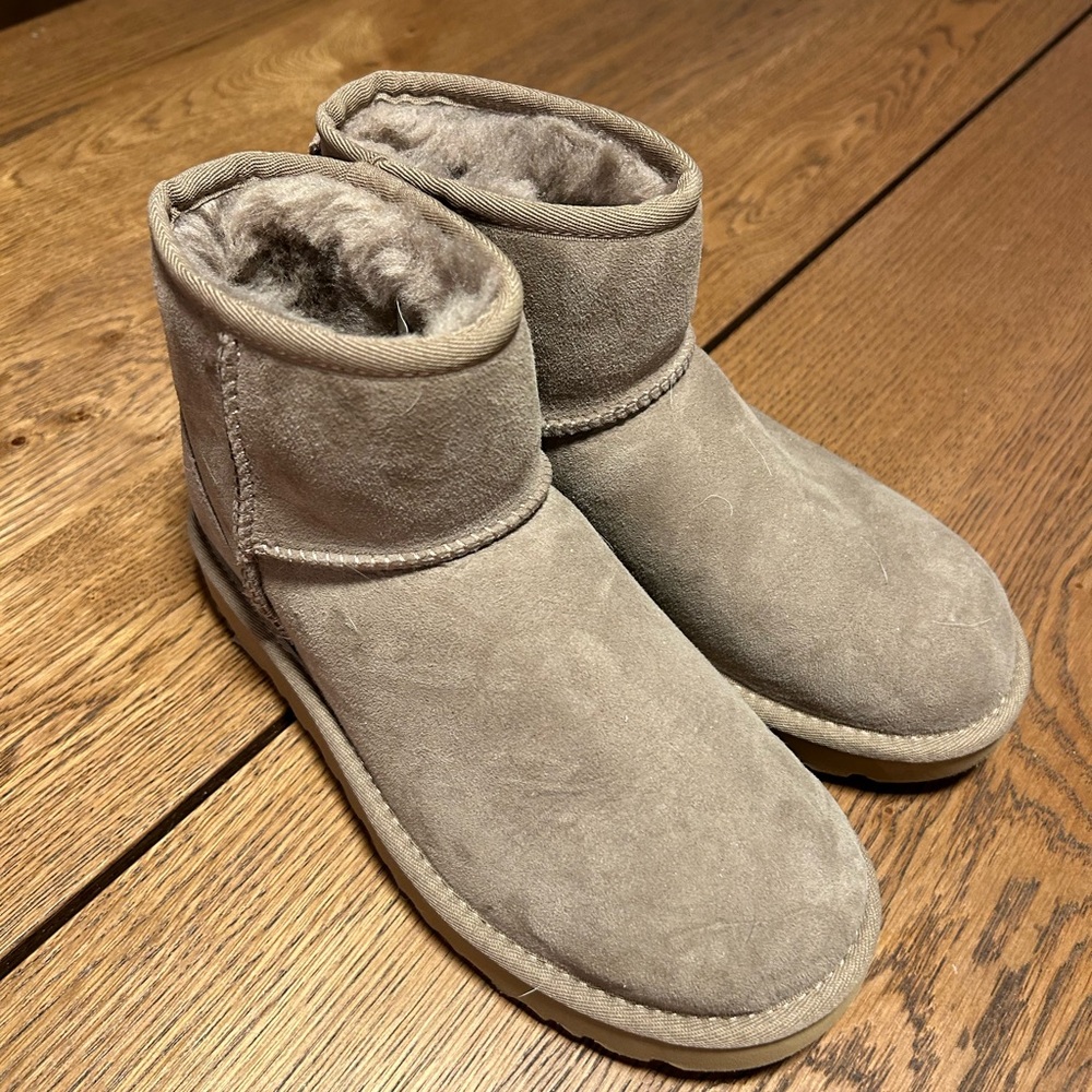 Ugg classic mini in antilope color